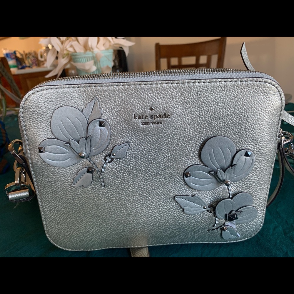 Kate Spade silver/grey flower appliqué crossbody. NWOT
